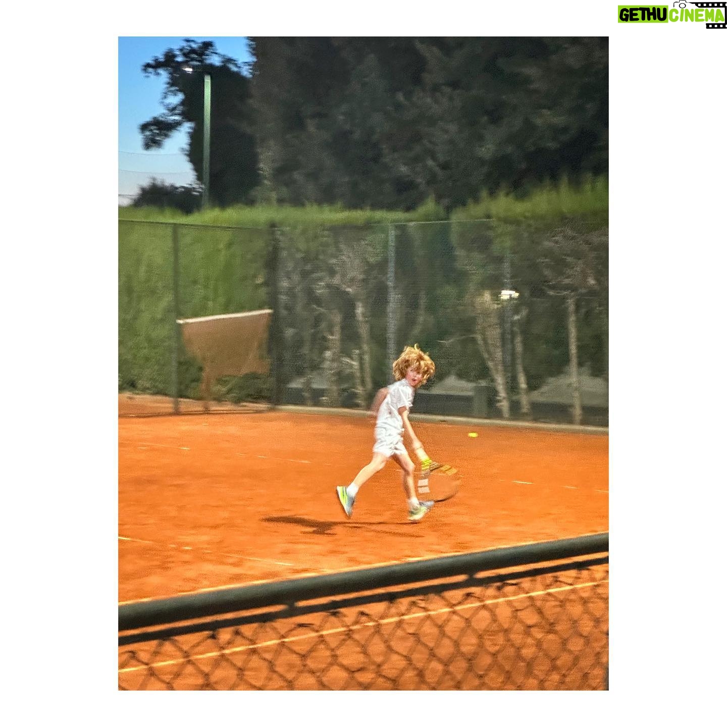 Gabriella Pession Instagram - Micro Jannik πππ si allena, ispirato dal suo idolo dai capelli rossi, oggi numero 4 del mondo ππ»ππ»ππ»ππ»COMPLIMENTI al grande @janniksin πΎπ₯ππ» #daje #redhair #lovetennis #tennis #tennisplayer #janniksinner