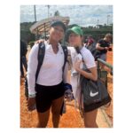 Gabriella Pession Instagram – Con la mia compagna di doppio @naomiosaka 🎾🎾😂
Ovviamente scherzo …meraviglioso vedere gli allenamenti di questa strepitosa atleta 🙏🏻❤️ al @tennisclubparioli 
#tennis
#naomiosaka 
#internazionalibnlditalia 
#foroitalico 
#roma