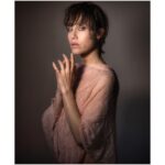 Gabriella Pession Instagram - Mi e’ sempre piaciuto farmi fotografare C’è qualcosa di estremamente intimo, istintivo e liberatorio nello stare davanti all’obiettivo 📷 @ale_pession ❤️ @verdelilla_torino @mirrorintheskycashmere #ritratto #photooftheday #newlook