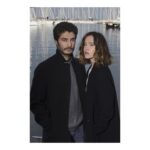Gabriella Pession Instagram - Grazie al nostro affezionatissimo pubblico 🙏🏻 ❤️ Grazie a voi “LA PORTA ROSSA” ha raggiunto un ottimo risultato ieri sera su @instarai2 #raidue Siamo davvero onorati ed orgogliosi🙏🏻 E’ sempre un’emozione condividere con tutti voi questo toccante e struggente racconto❤️ #lafinenonesiste @laportarossaofficial @lino_guanciale_official @garboproduzioni #tvseries #laportarossa3 #cagliostro #annamayer #happy