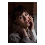 Gabriella Pession Instagram - “Ho spiegato a mio figlio che essere famosi non vuol dire niente. C’è gente che è famosa senza avere dei meriti oppure per cose non meritevoli. Vorrei invece trasmettergli questo concetto, e cioè che la fama non definisce nessuno. Perseveranza, studio e fatica sono valori da perseguire per ottenere risultati, come insegna per esempio lo sport”. La mia intervista integrale oggi su #ilfattoquotidianoit www.ilfattoquotidiano.it Grazie a Paolo Aruffo e @claudoe_ per la bellissima intervista 📷 @ale_pession @verdelilla_torino Grazie @petta.vincenza @dm.promopressagency #interview #intervista #ritratto #portrait