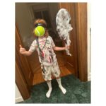 Gabriella Pession Instagram - The Floods Halloween 2023 🎃 A pea 🫛 A carrot 🥕 A zombie 🧟‍♂️ tennis player 🎾 . . #thefloods #thethreeofus #halloween #nottinghill #london #hollandpark @richardfloodofficial ❤️