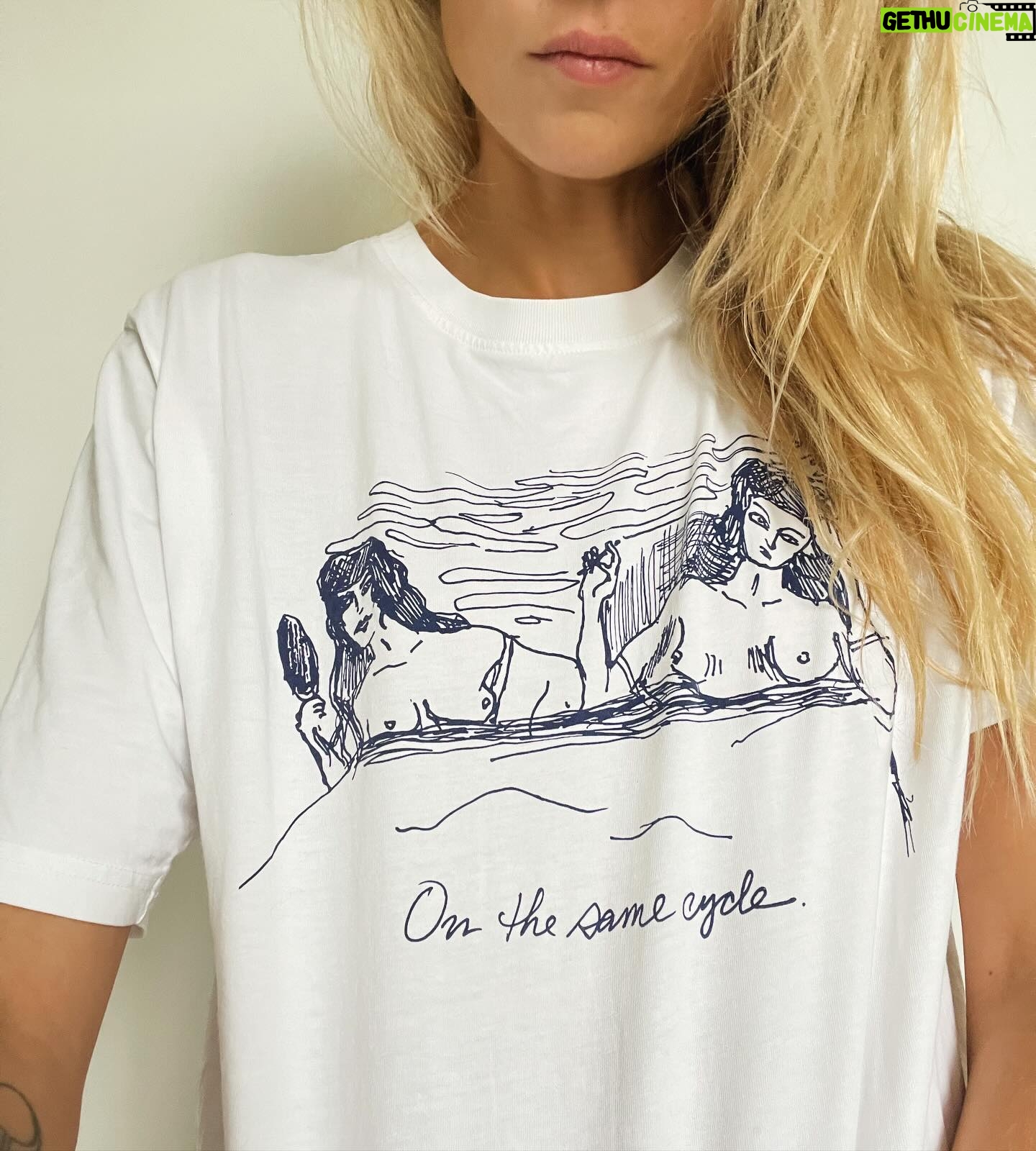 Gabriella Wilde Instagram - This month 1.8 billion people will menstruate 🩸 yet millions still don’t have the resources they need to manage their period safely. This t shirt designed by @jemima_jo_kirke helps to raise money for @wearethecycle and break the cycle of menstrual inequity. Available on @everpresshq for 3 weeks only. Buy a T-shirt . Break the cycle.