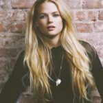 Gabriella Wilde Instagram - 🖤 Throw back to 5years ago being pregnant 🖤 I was doing press for endless love and still hiding my bump 🤰. Feels like a lifetime ago! I was so scared about all that was to come. If only I’d known it would be the making of me 🖤 #tbt #pregnant #24 #endlesslove