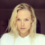 Gabriella Wilde Instagram - Good morning 🌻