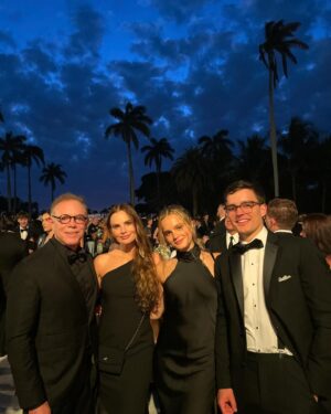 Gabrielle Anwar Instagram - Wedding of the Century! @alexamalnik @lord_malnik @llo@paisleyverea @shareefmalnik @kinlam6 @dawngoodmanla @jaegoodman @daisygoodman @sonrisarum Missing @willowxylia @xtiangabbard and #BabyAnwarGabbard