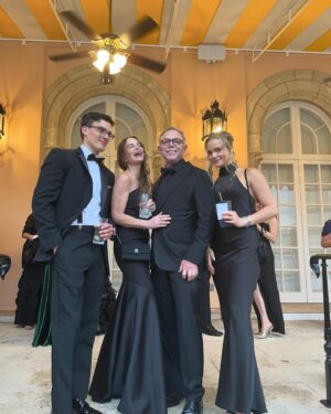 Gabrielle Anwar Instagram - Wedding of the Century! @alexamalnik @lord_malnik @llo@paisleyverea @shareefmalnik @kinlam6 @dawngoodmanla @jaegoodman @daisygoodman @sonrisarum Missing @willowxylia @xtiangabbard and #BabyAnwarGabbard
