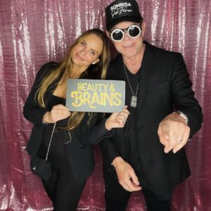 Gabrielle Anwar Instagram - The sign refers entirely to me!! Celebrating Casey’s Bat Mitzvah with @jesslieberman & @nathanloverman @shareefmalnik