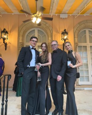 Gabrielle Anwar Instagram - Wedding of the Century! @alexamalnik @lord_malnik @llo@paisleyverea @shareefmalnik @kinlam6 @dawngoodmanla @jaegoodman @daisygoodman @sonrisarum Missing @willowxylia @xtiangabbard and #BabyAnwarGabbard