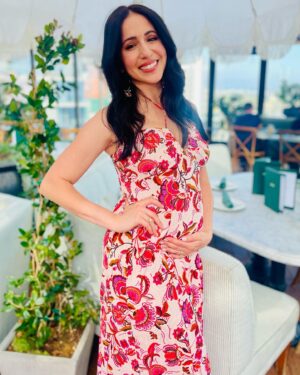 Gabrielle Ruiz Instagram - What am I doing during the strike you ask? Growing ears and a spleen and craving so much red meat. Little Pea #2 arriving end of Jan 2024! 🤰🏽 I love you @ppisanchyn 💕

#babyannouncement #pregnancyannouncement #pregnant