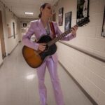 Gaby Moreno Instagram - 1er show promo #DUSK Styled by @kimmyerin 🩶Lavender metallic suit by @gennyofficial 🤍Necklace by @whitinganddavisbags 🩷Tie-dye silk suit by @alejandraalonsorojas 📷 1-3: @danielmorenofilms