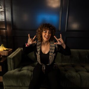 Gaby Moreno Instagram - Full circle moment! 
I was a student at @mihollywood back in the early 2000s and walking down Hollywood Blvd someone came up to me and asked me if I wanted to be a part of a “brand new late night show” premiering that day! Of course I said yes and was ushered right into the theater where I sat in the 2nd row as part of the very first @jimmykimmellive show! (The guests were George Clooney, Snoop Dog and Coldplay!)….

Cut to…2 decades later (😱) and now I got to be the musical guest on this show!! 🙃🙃🙃
Craziest moments of my life. So thankful for having so many people join me on this amazing ride!! ❤️

1. The man himself and I
2. @iamguillermo 🤩
3. Being silly backstage
4. My incredible MUA @kristenpulice giving me that glam rock look!
5. Incredulous at hearing Jimmy say my name and hold my album DUSK 😅
6. Sitting in the audience where I sat all those years ago
7. Striking a pose with my wonderful mgmt team @ari.technica @gilgastelum3 (missing @lana.del.mack from @cosmicaartists and @danielleque from @nootheragency who are some real MVPs!)

❤️ full !