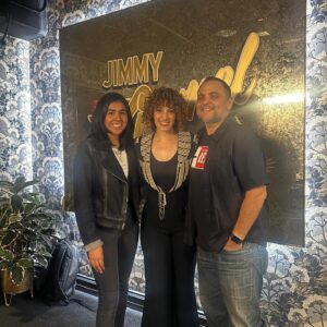 Gaby Moreno Instagram - Full circle moment! 
I was a student at @mihollywood back in the early 2000s and walking down Hollywood Blvd someone came up to me and asked me if I wanted to be a part of a “brand new late night show” premiering that day! Of course I said yes and was ushered right into the theater where I sat in the 2nd row as part of the very first @jimmykimmellive show! (The guests were George Clooney, Snoop Dog and Coldplay!)….

Cut to…2 decades later (😱) and now I got to be the musical guest on this show!! 🙃🙃🙃
Craziest moments of my life. So thankful for having so many people join me on this amazing ride!! ❤️

1. The man himself and I
2. @iamguillermo 🤩
3. Being silly backstage
4. My incredible MUA @kristenpulice giving me that glam rock look!
5. Incredulous at hearing Jimmy say my name and hold my album DUSK 😅
6. Sitting in the audience where I sat all those years ago
7. Striking a pose with my wonderful mgmt team @ari.technica @gilgastelum3 (missing @lana.del.mack from @cosmicaartists and @danielleque from @nootheragency who are some real MVPs!)

❤️ full !