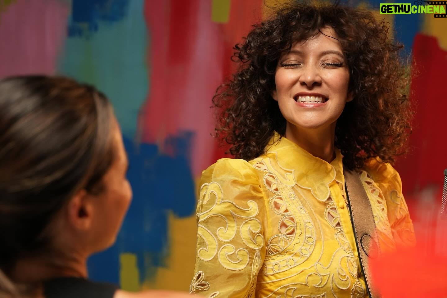 Gaby Moreno Instagram - Some #BTS from the “Solid Ground” video shoot in Madrid. Song and video out now! ⚡️ Les dejo un poquito de lo que fue la filmación de “Solid Ground” junto a este gran equipo en Madrid! Una producción de SMART FACTORY WORLD @smartfactoryworld dirección JOSEPH ROS @joseph_ros producción MARÍA DE LA RICA @mdelarr dirección de fotografía EDU SÁENZ @edu_saenz93 dirección de arte ISABEL ORTEGA @isaortegao estilismo MARÍA DE LA RICA @mdelarr edición JOSEPH ROS @joseph_ros colorista EDU SÁENZ @edu_saenz93 efectos visuales (vfx) JOSEPH ROS • EDU SÁENZ • DANIEL ALEMÁN @joseph_ros @edu_saenz93 @daniel.alemán.art 1er AC PEDRO CALAMAR @calamardojo gaffer FERNANDO RIOS @_fernando_rios eléctrico JUAN QUEVEDO @juanquevedo_es maquillaje y peluquería GEMA BAJO @gemamakeup.es asistencia de arte ANGÉLICA BUSTOS angie_mbm atrezzista ARNOLDO JOSÉ FERRER (ISLA PIÑATA) @islapinatamadrid asistencia de producción MARIAN DIAZ LLANES @marian.marian.1048 localización ATLÁNTICO ESTUDIOS @atlanticoestudios proveedores de equipos VISUALRENT • GECISA @visualrent.es @gecisa_iluminacion agradecimientos LEIVA • RICHI • KIKE • INMACULADA REVUELTA OSCAR NORIEGA • ROBERTO •MANUEL DE LA RICA
