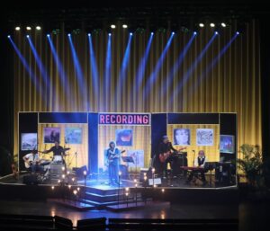 Gaby Moreno Instagram - Guatemala * 25 de Mayo * Gran Sala Efraín Recinos del Centro Cultural Miguel Ángel Asturias

Un sueño regresar siempre al escenario en donde empezó todo para mí (ver el slide 5 ❤️) 

Gracias Guate! Los amo. 🇬🇹🤍🙏🏼