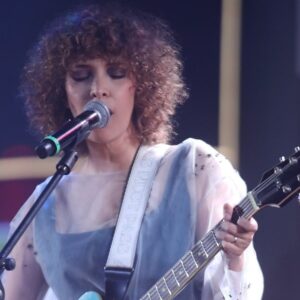 Gaby Moreno Instagram - Guatemala * 25 de Mayo * Gran Sala Efraín Recinos del Centro Cultural Miguel Ángel Asturias

Un sueño regresar siempre al escenario en donde empezó todo para mí (ver el slide 5 ❤️) 

Gracias Guate! Los amo. 🇬🇹🤍🙏🏼