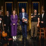Gaby Moreno Instagram - Que forma de iniciar este 2024 cantando #LunaDeXelaju junto con Oscar Issac en @fallontonight con @jimmyfallon ❤️ What a way to start 2024 singing #LunaDeXelaju together with Oscar Issac on @fallontonight with @jimmyfallon ❤️ 📷: Todd Owyoung/NBC @toddowyoung Suit and guitar straps by: @liacohenoficial 💜💜💜