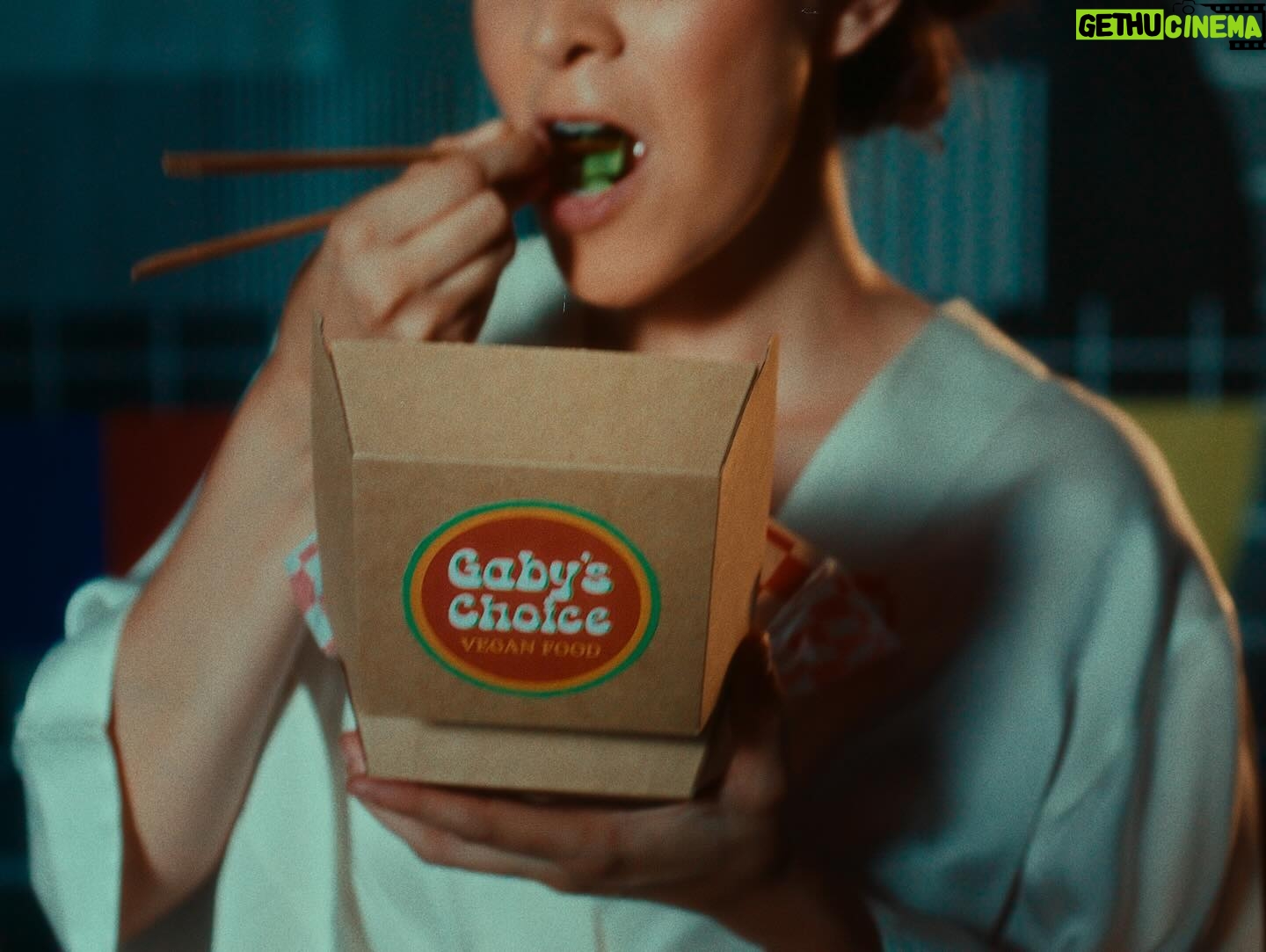 Gaby Moreno Instagram - “Solid Ground” es el primer sencillo de mi nuevo disco que saldrá el próximo año en Febrero. Muy pronto se viene el 2do sencillo…🧡 ——————————————- “Solid Ground” is the first single of my brand new album coming out Feb 2024! Excited to share with you the 2nd single very 🔜 Photo stills: @joseph_ros