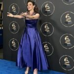 Gaby Moreno Instagram - Gracias a mi queridísimo @eldavidaguilar por cantar conmigo Luna de Xelajú en la premiere de los Grammys. 🥰 Un momento tan hermoso y especial que quedará marcado en mi vida. Gracias amigo! Siempre es tan lindo cantar junto a ti. Quiero agradecer también a mi amiga y GRAN diseñadora guatemalteca @liacohenoficial por este increíble vestido 👗 que me hizo en cuestión de días y me lo trajo mi hermana desde Guatemala 💜💜💜 Significó mucho para mí llevar un pedacito de Guate en esta ceremonia. 🥹 🇬🇹