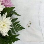 Gaby Warouw Instagram - “Kalo Oma udah gak ada, kasih anting kesayangan Oma buat Gaby yaa”, cerita yang kudengar dari pengasuh Oma dari Oma untukku. Iyaa Oma, Gaby udah terima dan pakai antingnya yaa. Sekarang Oma bisa lebih tenang dan gak banyak kepikiran macam-macam lagi karena sudah bersama Tuhan. Ternyata benar, penyesalan memang selalu datang belakangan. Waktu aku jaga Oma, sejenak terpikir, aku menyesal karena banyak menunda waktu dan kesempatan untuk bertemu Oma. Padahal Oma sudah sering telpon untuk minta aku mengunjunginya. Tanggal 25 November Oma sempat telpon untuk minta aku ke Rumah Oma, sedihnya aku ada kegiatan untuk shooting di luar kota. Sedih rasanya mengingat momen tersebut jadi percakapan terakhir aku sama Oma sebelum Oma tidak sadarkan diri. Oma maafin Gaby yaa, gak bisa selalu ada buat Oma. Sebagai ganti, Gaby temenin Oma terus ya dari gak sadarkan diri sampai Oma dipanggil Tuhan. Selain itu, Gaby akan adain penggalangan dana juga, sebagai kado akhir tahun untuk para lansia di panti jompo. Semoga Oma bisa ikut bahagia melihatnya. 🤗 Aku akan merindukan panggilan Oma untuk suruh aku pijat kakinya. Aku akan merindukan Oma yang suka tiba-tiba telfon aku dan Mama untuk minta tolong cari jawaban TTS. Aku akan merindukan Oma Beth yang galak namun sangat perhatian ini. I really love you, Oma. Rest In Peace. 🤍