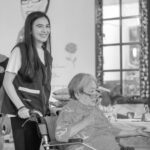 Gaby Warouw Instagram – Berbagi adalah bentuk terbaik dari mensyukuri apa yang kita miliki.

Seneng kemarin acara bersama Opa dan Oma di Panti Jompo berjalan dengan lancar. Dana yang kalian salurkan lewat aku dan @kitabisacom untuk Opa Oma sudah sampai ke pada mereka. Terharu kemarin ngeliat Opa Oma pada seneng huhuhu, semoga apa yang kita berikan buat Opa Oma bermanfaat untuk mereka yaa. Amin. 

Terima kasih sudah mengobati rasa rinduku pada Oma ku. Terima kasih juga untuk semua orang yang sudah berpartisipasi, mulai dari yang ikut penggalangan dana, kakak-kakak @voluntrip.kitabisa, teman-teman yang ikut acara kemarin, dan semua orang yang tidak dapat aku sebutkan satu per satu. Semoga banyak hal baik datang ke dalam hidup kalian juga. Jangan pernah lelah menjadi orang baik ya 🤗