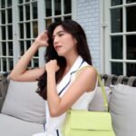 Gaby Warouw Instagram – Ready for summer time with this lovely bag 💚

@katespadeny @kanmogroup.fashion 
#katespadeny