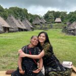 Gaby Warouw Instagram – Kalo gak ke Bajawa, aku gak akan tau Nusa Tenggara Timur seindah ini. Walaupun perjalanannya agak lama tapi pas sampe sana capeknya langsung hilang karena terbayar dengan pemandangannya. Semoga bisa ke sini lagi 🤍

Besok jam 8.30 tayang di @tanahairbetattv TransTv!