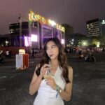 Gaby Warouw Instagram - Pestapora tahun ini seru banget! Karena kemarin aku ke booth Acaraki Golden Sparkling dan bisa ketemu banyak temennn. Di booth banyak keseruan lainnya, seperti foto bareng dan main games juga, keren dehh. Pokoknya Acaraki jadi minuman jamu modern favoriteku sekarang🤍 Kalo lagi beraktivitas dan rasanya mumet banget, Acaraki cocok nih untuk nemenin kamu! Karena rasanya seger banget dan bisa bikin kamu jadi fresh lagi, wajib untuk dicobaaaa!! #YourGoldenMoment #GoldenLeisure #acarakiGoldenSparkling #GoldenSparkling #Jamuacaraki #Jamu #Pestapora