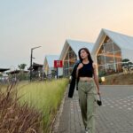 Gaby Warouw Instagram - Pose, you’re on film