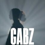 Gabz Instagram - A @hbomaxbr me convidou pra falar com vocês sobre nossas conquistas, nossas vitórias, nosso espaço. É um mês de reflexão, de lembrar de lutas, de lembrar quem veio antes e pavimentar esse futuro. Tudo aqui tem dedo nosso, retroceder jamais ✨ #CadaPretoÉUmaConquista