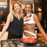Gabz Instagram - Com vocês, Agatha Moreira e Gabz, no início da preparação para viver Luma e Viola na próxima novela das 9, #ManiaDeVocê! Nascidas no mesmo dia e em circunstâncias bem diferentes, as personagens vão ser unidas por coincidências além da data de aniversário. A paixão pela gastronomia e muitas outras surpresas serão a tônica da trajetória da dupla! ✨   📸: Manoella Mello