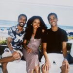Gabz Instagram - Tenho essa foto na meu quarto, olho muito pra ela pq lembro que estou no caminho certo, meu pai pequeno me foi dado por Osun, um presente lindo que entrou na minha vida através de outro presente lindo (mas o textão de João tá guardado) quando nossos caminhos se cruzaram eu sabia que tudo seria diferente, eu não lembro de 1 segundo sequer sem ter intimidade com você, desde o primeiro momento você foi meu pai pequeno, me ensinando, me acolhendo, me escutando, fazendo parte das decisões mais importantes da minha vida, sempre vindo com as receitas de cura como Ossain gosta e com o caminho pronto pra vencer as batalhas como Ogum nos ensina eu por minha vez te escuto atenta, dividimos segredos, medos e principalmente sonhos, com você tenho CORAGEM! Sonhamos juntos com formas de construir coisas grandiosas, realizamos coisas grandiosas! Te admiro tanto meu amigo, aprendi no candomblé que pra ser um bom ancestral devemos nos comprometer a fazer grandes feitos e minha ancestralidade eu quero construir ao seu lado! Agradeço a Osun por ter te colocado no meu caminho. Te amo. Viva você! 💛