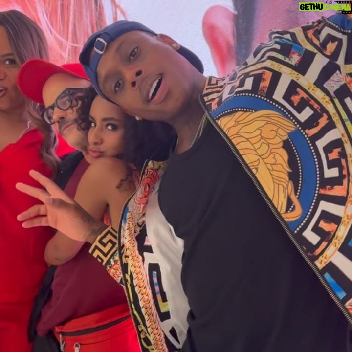 Gabz Instagram - NASCEU!! Da Ponte Pra lá já tá na @streammaxbr 3 EPS HOJE 2 EPS 11/04 2 EPS 18/04 corre pra ver e me diz o que achou 🥺💛