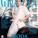 Gaia Girace Instagram – Il nuovo numero di Grazia è già in edicola e app. La star di copertina è la giovanissima attrice Gaia Girace. A 19 anni ha già interpretato molte donne battagliere. Ha conquistato tutti con la tenacia di Lila, il personaggio che l’ha lanciata nella serie L’amica geniale. Poi l’abbiamo vista sfidare la criminalità in The Good Mothers, che pochi giorni fa le è valso il premio come attrice emergente dell’anno al Nations Award di Taormina, e presto porterà sullo schermo l’amore tra due ragazze. Grazia l’ha fotografata per le strade della sua città tinta d’azzurro e ancora in festa dopo la vittoria dello scudetto, arrivato 33 anni dopo quello di Maradona. Un luogo dove, spiega nell’intervista, tra meraviglie e contraddizioni, c’è una forza speciale.

Nelle pagine di attualità scriviamo dell’emergenza climatica, di cui stiamo conoscendo i fenomeni estremi come il recente uragano a Milano. Temperature salite di 20 gradi in pochi anni, montagne al posto dei ghiacciai, nuove specie invasive: Grazia ha raccolto l’allarme di scienziati e climatologi che ci invitano a non restare a guardare. L’uguaglianza sarà la vera vittoria in campo ai Mondiali di calcio femminile in Australia e Nuova Zelanda, perché le campionesse sono ancora lontanissime dai compensi dei colleghi. Su Grazia sottolineiamo come questo torneo deve essere un’occasione per abbattere divari e pregiudizi. 

Intervistiamo l’attore Jake Gyllenhaal, che debutta in una serie tv. A Grazia racconta le sfide che lo appassionano e come sia riuscito ad affrontare anche i momenti più bui. Alla vigilia delle loro nozze a Verona, Nicoletta Manni e Timofej Andrijashenko, i primi ballerini del Teatro alla Scala di Milano, raccontano a Grazia la loro

Da Milano, Parigi, Londra e New York Grazia ha raccolto nello speciale sfilate il meglio delle passerelle per l’autunno-inverno. L’estate è il momento ideale per tonificare muscoli e umore. Vi spieghiamo come fare il pieno di energia con pratiche yoga al ritmo delle onde e passeggiate all’aria aperta.

Intervista @alessia.ercolini Foto @andy_olive Styling @carlottamarioni Trucco Emanuela Farana Pettinature Michele Cafaro Look @Fendi Ufficio Stampa @cz_24_comunicazione