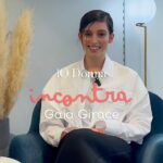 Gaia Girace Instagram – Dall’incredibile successo de #lamicageniale al racconto difficile e profondo di Denise Cosco che lotta contro il padre, boss dell’ndrangheta: @gaiagirace è un’attrice tanto giovane quanto completa, che negli ultimi anni ci ha regalato emozioni bellissime. ⁠
⁠
Cover girl dell’ultimo numero di #iODonna, ci ha raccontato i sogni per il futuro della sua carriera, le grandi lezioni che ha imparato e… il suo piatto preferito in assoluto 🔥⁠
⁠
Allestimento: @mohd_homedesign⁠
Total look: @fendi⁠
•⁠
•⁠
•⁠
#iodonna #serietv #film #italia #gaiagirace #elenaferrante #attrice #cinema