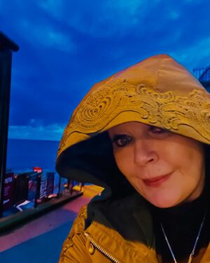 Gail Porter Instagram - Good evening Lyme Regis x