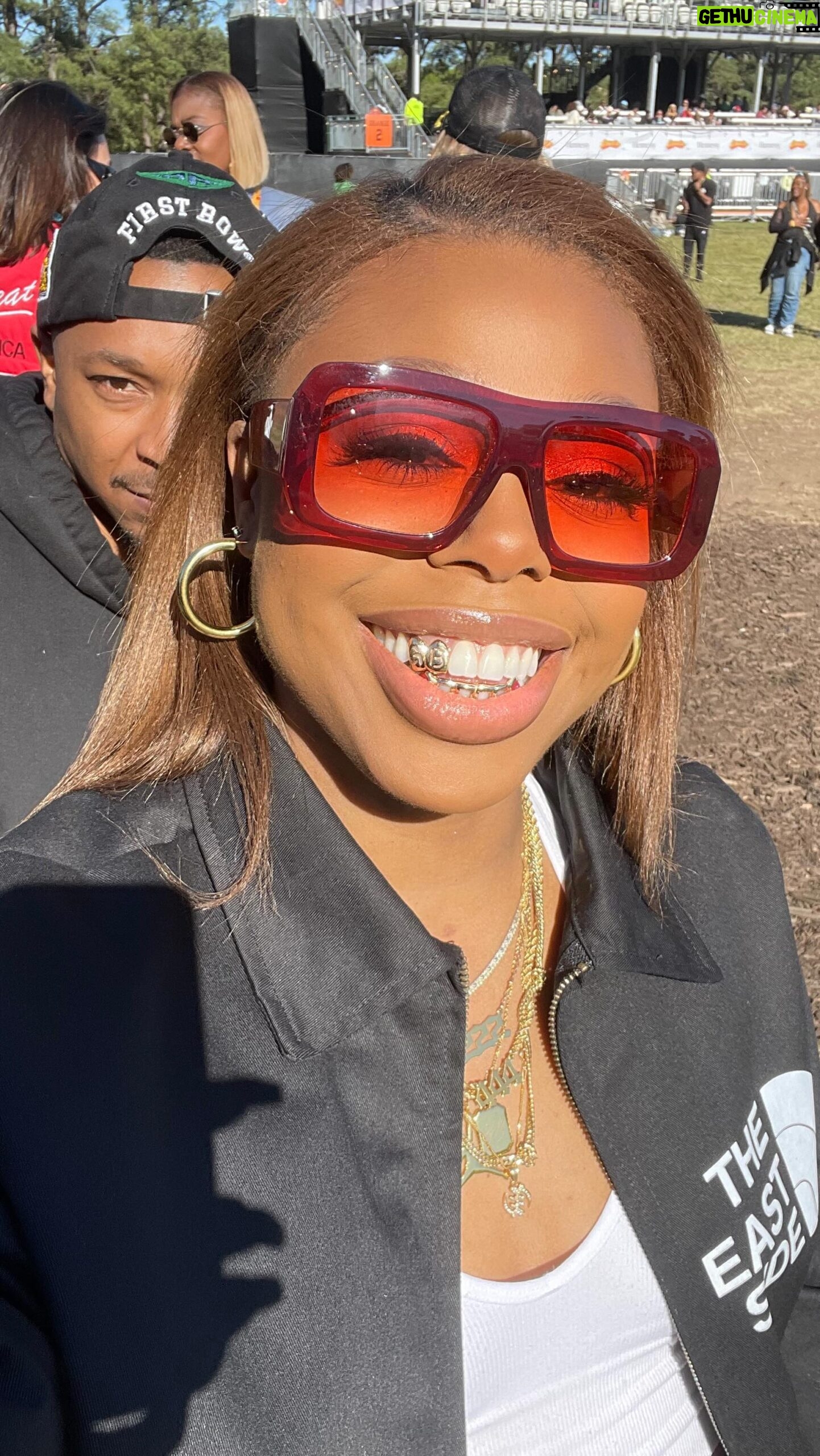 Gail Bean Instagram - 1st @dreamvillefest s/o to @amazonmusic especially Jameka (the hardest working Sawrah I know) x everybody at @dreamville for making it happen! Day 1 was a success. Day 2 let's go! πΈ @by.jabarijenkins @thehbuc π @justamberlynne π§₯ @theeastside.us π @la_raw_inc π @nike *I do not own the rights to this music*