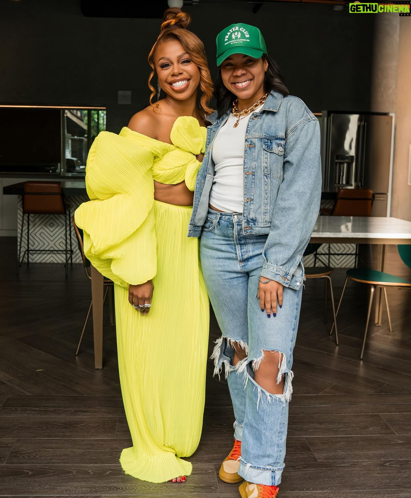 Gail Bean Instagram - Blooming Season but make it BIG -THE BIGGEST . 📸 @kayemccoy_ 📍 @essence BLACK WOMEN IN HOLLYWOOD 💄 @jlamarbeauty 💇🏾♀️ @kaorinikstudios STYLIST @germanee_g | asst @ebonysomerville @dashonebydash 👗 @atelierndigo 🙏🏾 God x the Ancestors