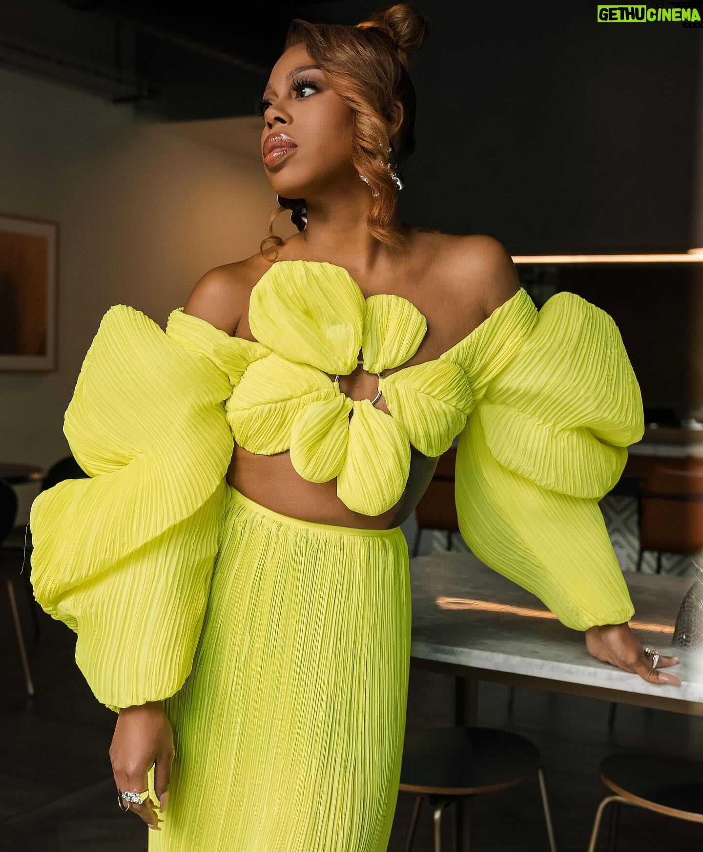 Gail Bean Instagram - Blooming Season but make it BIG -THE BIGGEST . 📸 @kayemccoy_ 📍 @essence BLACK WOMEN IN HOLLYWOOD 💄 @jlamarbeauty 💇🏾♀️ @kaorinikstudios STYLIST @germanee_g | asst @ebonysomerville @dashonebydash 👗 @atelierndigo 🙏🏾 God x the Ancestors