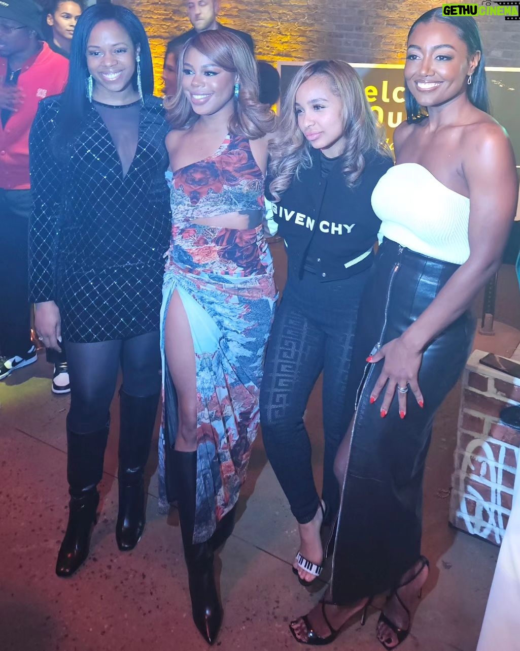 Gail Bean Instagram - Stickz x Stonez 🤞🏾♥️ @imalcolmmays @raisingkananstarz OUT NOW on @starz 📸 @_digitalszn . . 💅 @sensitive.as.hale.nails 💄 @camaraaunique 💇🏾♀️ @@monaeartistry Hair 🎨 by @kolorking STYLIST @kmcme17 🧥 @DanielsLeather 👗 @DailyPaper 💎 @alexisbittar 👢 @aldo_shoes