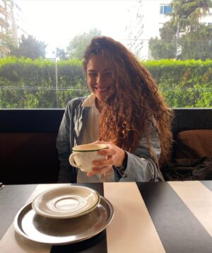 Gamze Topuz Instagram - Zaten şarjım az 📸 @brksayin