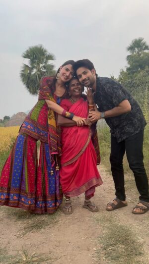 Gangavva Instagram - ఏమా అందం… ఏమా అందం. ..😍🥰🥰

#SPARK నవంబర్ 17 తారీకు రిలీజ్ అయితాంది పొయ్యి సుశి పిలగాండ్లని దీవించుర్రి 

#SPARK Releasing on Nov 17th 🔥
@thisisvikranth @rukshardhillon12 
@mehreenpirzadaa