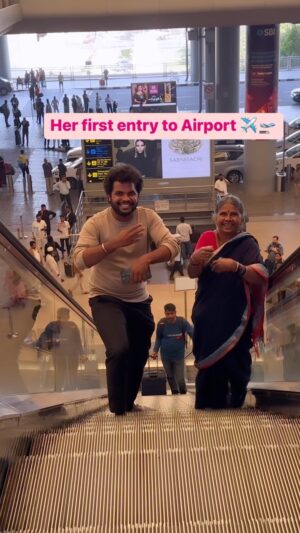 Gangavva Instagram - She is very excited for her first flight 🛫✈️
How did you feel during your first entry to the airport?
.
📸 @anjimamaaa 
@gangavva @myvillageshow 
.
#firstflight #airport #gangavva #anilgeela #myvillageshow #firstjourney #comedy #fun #life #happymoments