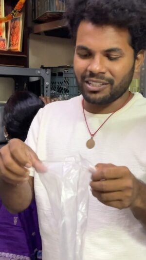 Gangavva Instagram - కవర్ల అన్నం కూర తీస్కోని పోతారు 😢🥹
Gulf labours life in Dubai 😑
Dubai ki velli vachina families unnaya ? 
.
Full video in #anilgeelavlogs 
.
#gulflife #anilgeela #dubai #dubailife #dubai🇦🇪 #uae #myvillageshow
