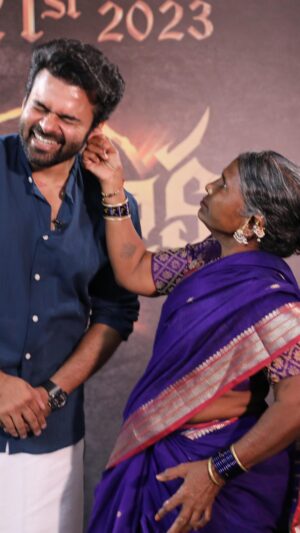 Gangavva Instagram - విరూపాక్ష  తో గంగవ్వ  మొత్తం వీడియో "మై విలేజ్ షో గంగవ్వ " ఛానెల్ లో వచ్చింది సూడుర్రి ... @jetpanja 🥰
#virupaksha #myvillageshow