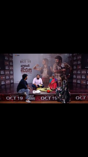 Gangavva Instagram - కంకులు వోలిషిన @sreeleela14 @anilravipudi 
ఎవరు గెలిచిర్రు అనుకుంటున్నారు ....
.

Oct 19th నాడు భగవంత్ కేసరి వస్తుంది సూసుడు మరవకుర్రి 
@myvillageshow_raju 
@writeranilkante 
#myvillageshow #bhagavanthkesari #balayya #sreeleela