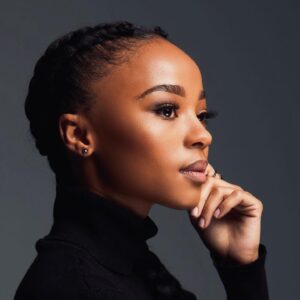 Gaosi Raditholo Instagram - Head Shots!

📸: @katlegomokubyane 
Makeup: @makeupbythato