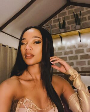 Gaosi Raditholo Instagram - Selfie dump.

Gold & I 🤫✨✨✨