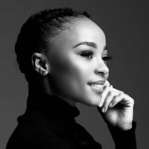 Gaosi Raditholo Instagram - Head Shots!

📸: @katlegomokubyane 
Makeup: @makeupbythato