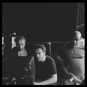 Garance Marillier Instagram - Clap de fin pour le second métrage de La rumeur 
« Rue des dames » 
Quelle ekip ❤️‍🔥

📸 @moseyofficial